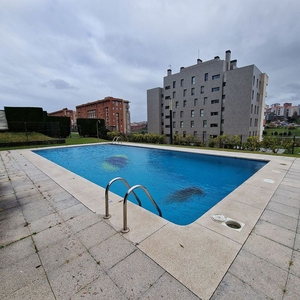 Alquiler de piso en Valdenoja - La Pereda de 2 habitaciones con piscina y garaje