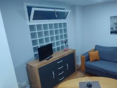 Apartamento en alquiler en Calle Veintinueve de Abril, cerca de Calle Isla De Cuba