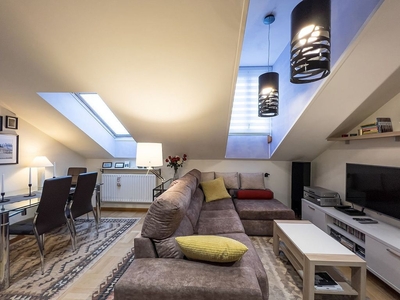 Ático en venta en Centro - Burgos de 2 habitaciones con garaje y calefacción
