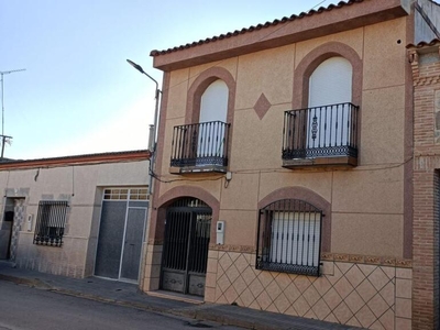 Casa / Chalet en venta en La Puebla de Almoradiel de 163 m2