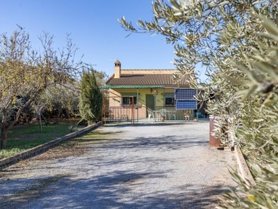 Casa con terreno en Albolote