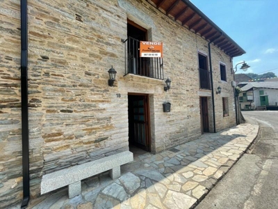 Casa con terreno en Vega de Valcarce