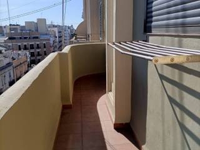 Piso de cuatro habitaciones buen estado, séptima planta, Gran Via, València