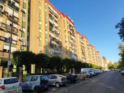 Piso de tres habitaciones primera planta, El Plantinar-El Juncal-Avenida de la Paz, Sevilla