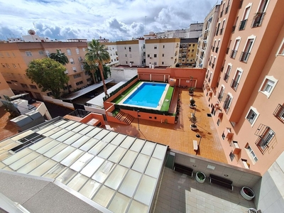 Piso en alquiler en San Roque de 2 habitaciones con piscina y garaje