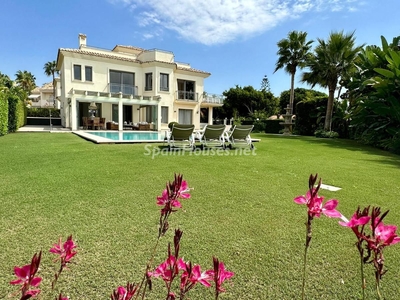 Villa en venta en Costabella, Marbella