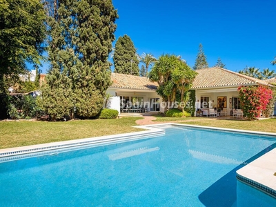 Villa en venta en Guadalmina Baja, Marbella