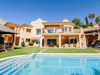 Villa en venta en Hacienda Las Chapas, Marbella