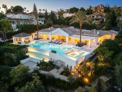 Villa en venta en Las Brisas, Marbella