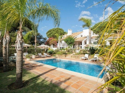 Villa en venta en Las Chapas-El Rosario, Marbella