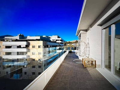 Alquiler Piso Marbella. Piso de tres habitaciones en Urbanización Altos de la Campana. Nuevo con terraza