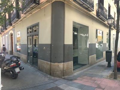 Calle Orellana, 12