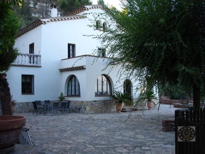 Venta Casa unifamiliar Corbera de Llobregat. Buen estado calefacción individual 400 m²