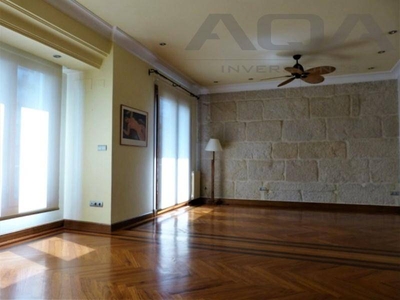 Venta Piso Vigo. Cuarta planta plaza de aparcamiento calefacción individual