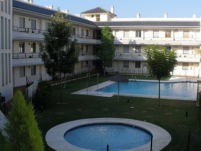 Apartamento en alquiler con piscina