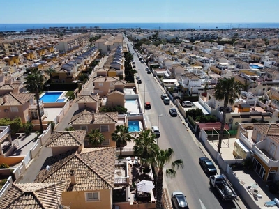 Chalet en venta en Punta Prima, Torrevieja, Alicante