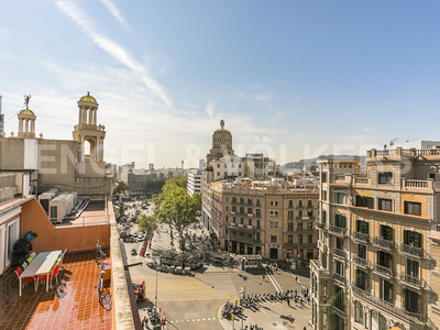 Espectacular ático de diseño en Plaza Cataluña