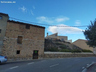 Almacén de tres plantas con terreno en Cabretón! La Rioja
