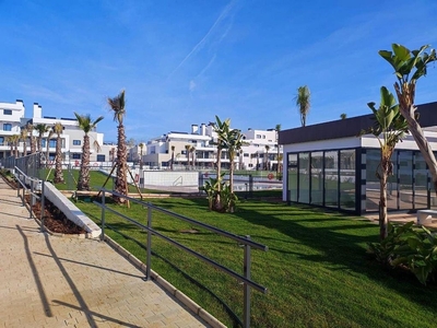 Alquiler de ático en Poniente-Norte - Miralbaida - Parque Azahara de 4 habitaciones con terraza y piscina