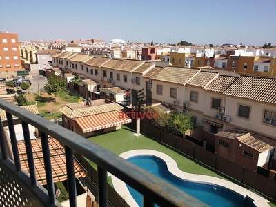 Alquiler de piso en Arco Norte - Avda. España de 3 habitaciones con terraza y piscina