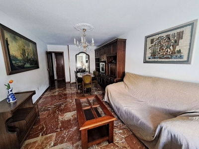 Alquiler de piso en avenida De Andalucía de 3 habitaciones con muebles y aire acondicionado