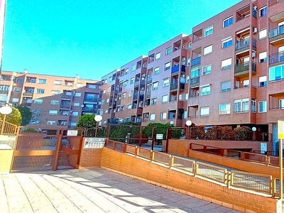 Alquiler de piso en avenida De Cataluña de 2 habitaciones con terraza y garaje