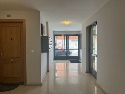 Alquiler de piso en Cabezón de Pisuerga de 2 habitaciones con calefacción y ascensor