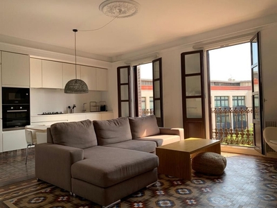 Alquiler de piso en calle Gran Via de Les Corts Catalanes de 2 habitaciones con terraza y muebles