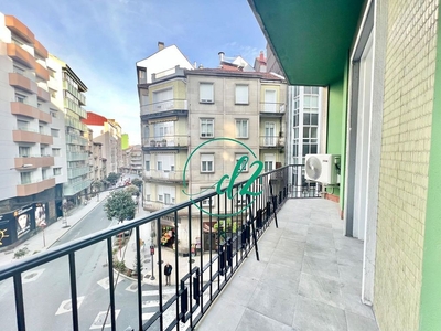 Alquiler de piso en Centro - Ourense de 3 habitaciones con balcón y aire acondicionado