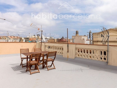 Alquiler de piso en El Poble Sec - Parc de Montjuïc de 2 habitaciones con terraza y muebles