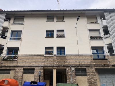 Alquiler de piso en Iturrigorri-Peñascal de 4 habitaciones con muebles y balcón