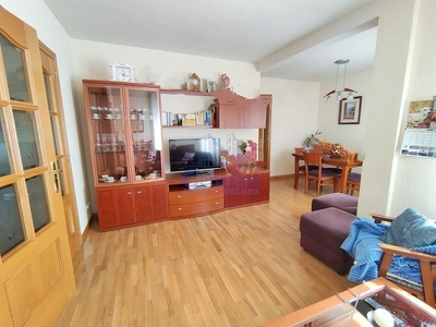 Alquiler de piso en San Roque-Concordia-Adoratrices de 3 habitaciones con terraza y muebles