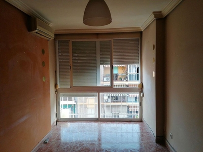 Alquiler de piso en Sta. Marina - San Andrés - San Pablo - San Lorenzo de 3 habitaciones con terraza y aire acondicionado