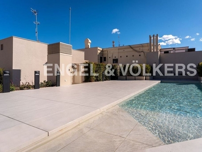 Alquiler de piso en Vila de Gràcia de 4 habitaciones con terraza y piscina