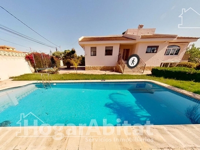 Chalet en venta en Chiva, Valencia