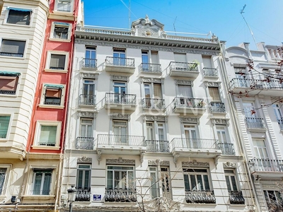 Piso en alquiler en calle De Lluís de Santàngel de 4 habitaciones con muebles y balcón