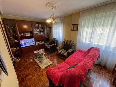 Piso en alquiler en calle Linares Rivas de 2 habitaciones con muebles y calefacción