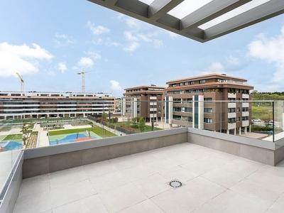 Piso en alquiler en calle María Montessori de 3 habitaciones con terraza y piscina