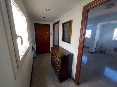 Piso en alquiler en Parque Miraflores de 2 habitaciones con muebles y balcón