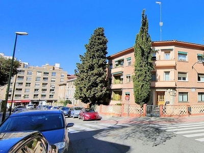 Piso en venta en calle De Fernando de Antequera de 4 habitaciones con terraza y balcón