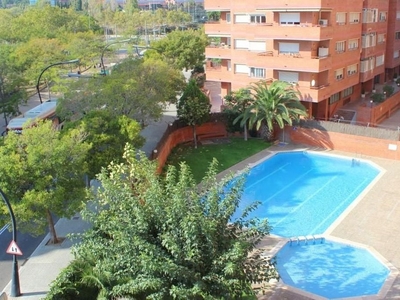 Piso en venta en La Maternitat i Sant Ramon de 4 habitaciones con terraza y piscina