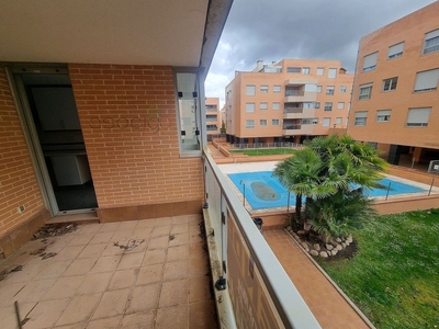 Piso en venta en Yebes - Valdeluz de 2 habitaciones con terraza y piscina