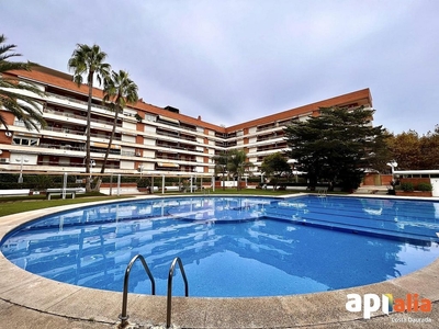 Venta de ático en Salou de Llevant de 3 habitaciones con terraza y piscina