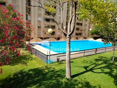 Venta de piso en Avda de Madrid - Pº de la Estación de 4 habitaciones con piscina y garaje