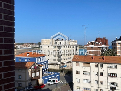 Venta de piso en calle De Aranzal de 3 habitaciones con terraza y garaje