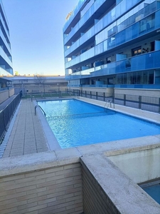Venta de piso en calle De la Constitución de 2 habitaciones con terraza y piscina
