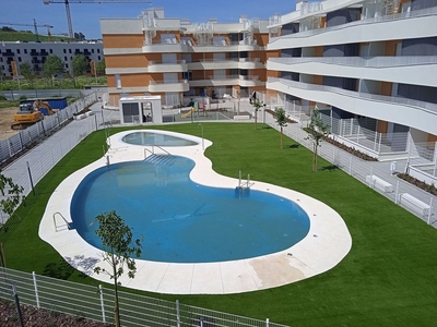 Venta de piso en Camas de 3 habitaciones con terraza y piscina