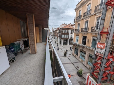 Venta de piso en Centro - Palencia de 5 habitaciones con terraza y aire acondicionado