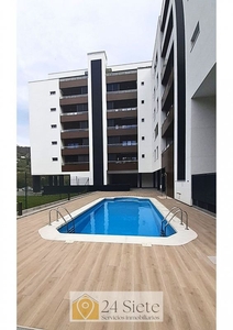 Venta de piso en Huca - Prados de 3 habitaciones con terraza y piscina