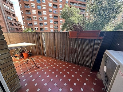 Venta de piso en La Bozada – Parque Delicias de 2 habitaciones con terraza y balcón